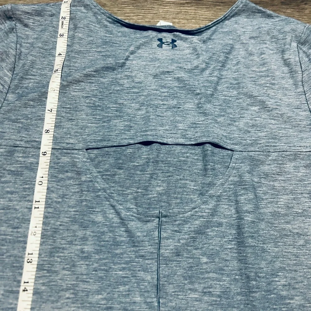 Size Small Women’s Under Armour Long Sleeve - Picture 4 of 4